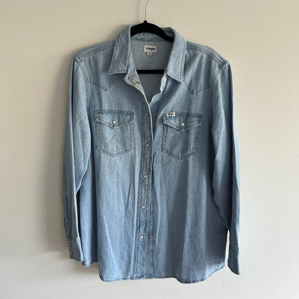 Wrangler Denim Shirt with Pearl Snaps Size M